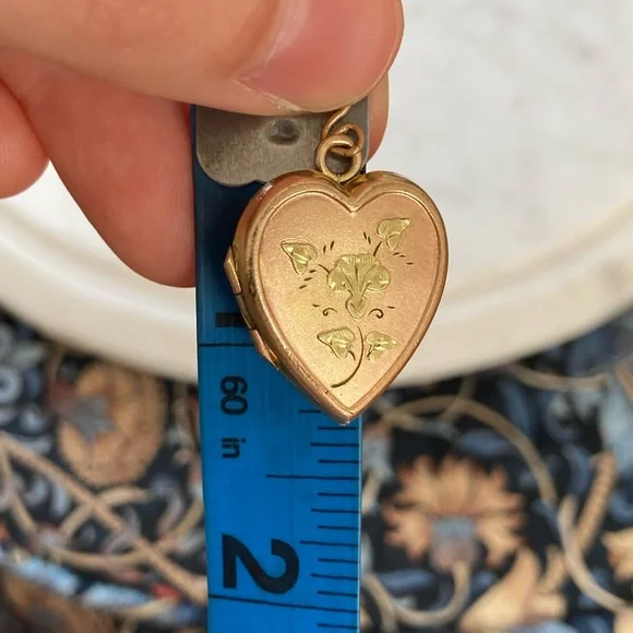 Antique 1930s Bliss Bros 10K Gold-Filled Engraved Floral Heart Locket - Picture 10 of 10